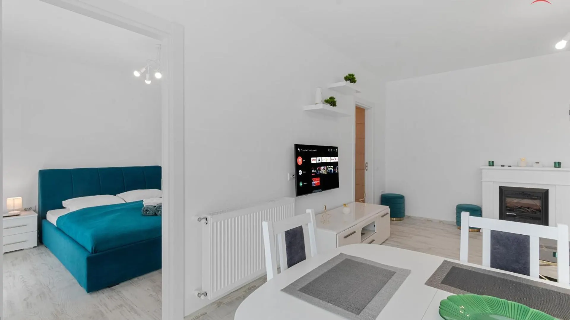New World Militari Grand Studio 2 Bucureşti 0*,  România